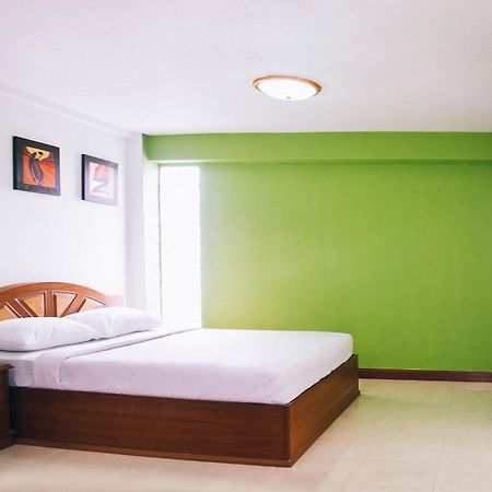 Golden House @ On-Nut Station Motel Bangkok Dış mekan fotoğraf